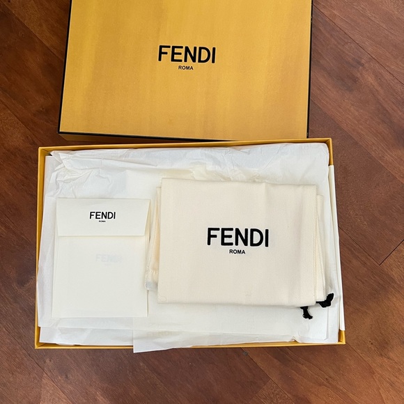 Fendi O’Lock white sandal New size 36 - Picture 8 of 12